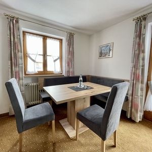 Praktische Essecke im Familienzimmer (#15)