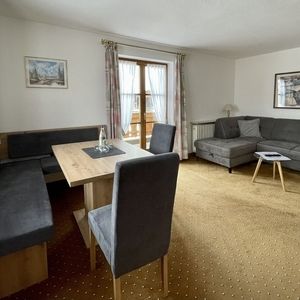 Essecke und Couch im Familienzimmer (#15)