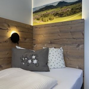 Einzelzimmer (# 11) im 2. Stock ohne Balkon zur Seeseite